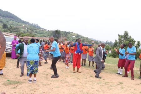 staff and students welcoming bishop of kinkikizi d